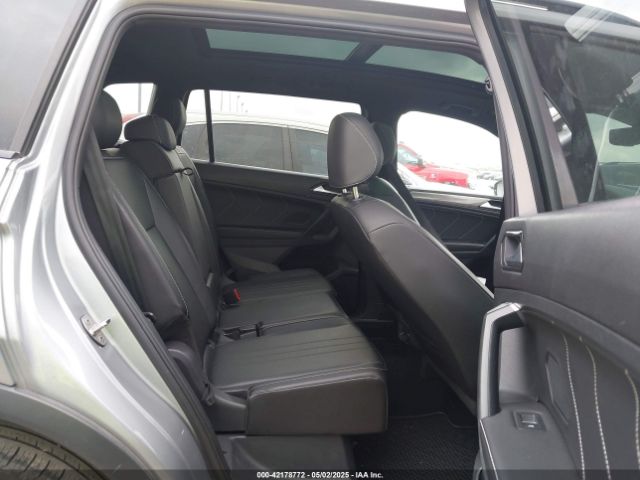 3VVCB7AXXNM165748 Volkswagen Tiguan 2.0t Se R-line Black