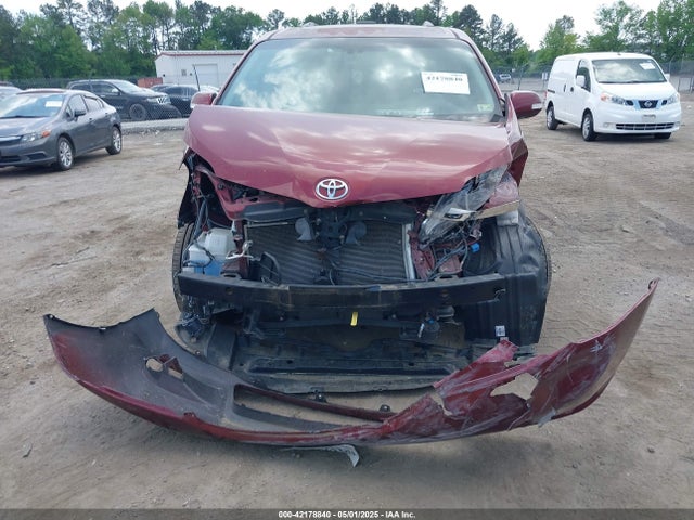 5TDYK3DCXES422168 Toyota Sienna Limited V6 7 Passenger