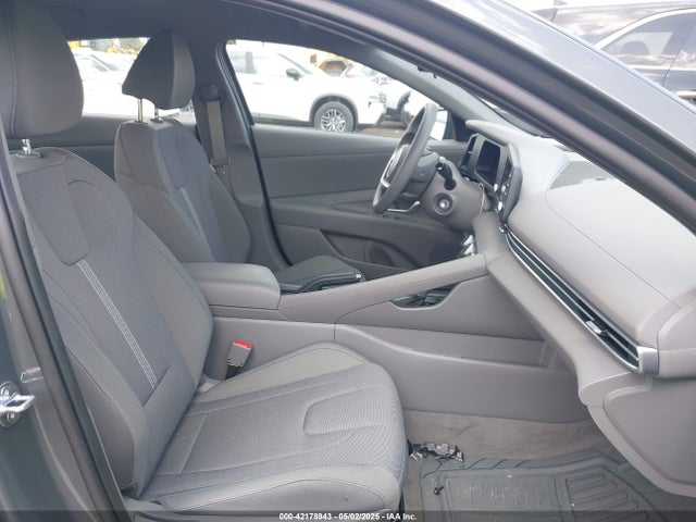 KMHLL4DG8RU847546 Hyundai ELANTRA SE