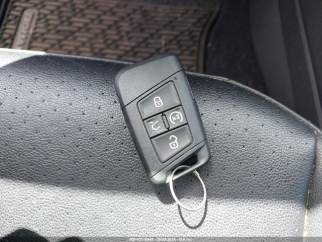 3VV2B7AX0KM153051 Volkswagen Tiguan