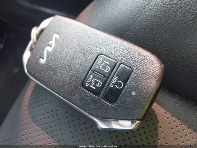 KNDNB4H35N6156173 KIA Carnival Mpv Lx Seat Package