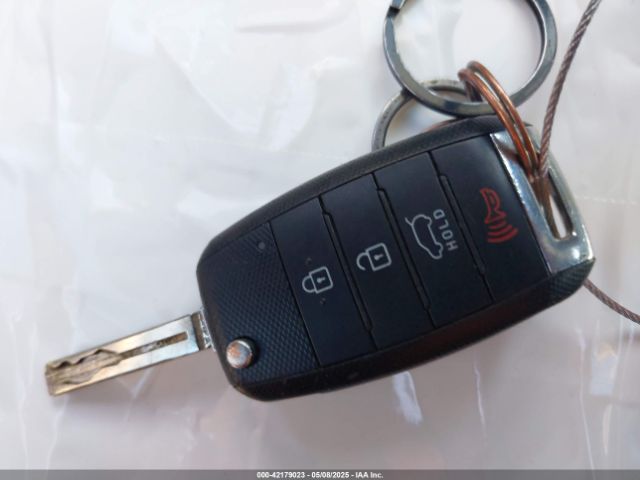KNDPB3ACXF7696918 KIA Sportage Lx
