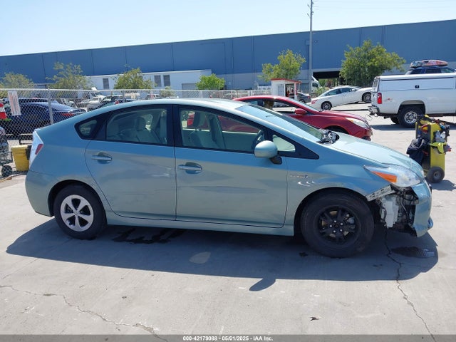 Toyota Prius Two 2015 JTDKN3DU6F1904348 Image 13