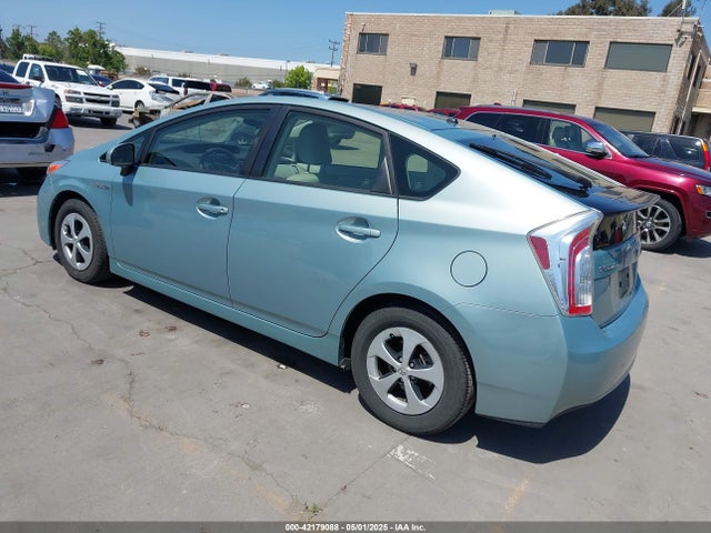 Toyota Prius Two 2015 JTDKN3DU6F1904348 Image 3