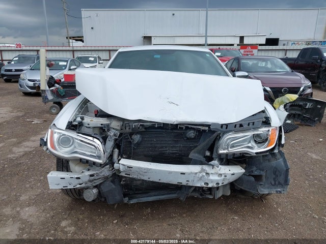 2C3CCAAG6EH343098 Chrysler 300 Uptown Edition