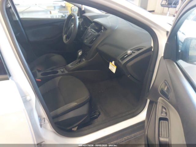 1FADP3E28EL422084 Ford FOCUS S