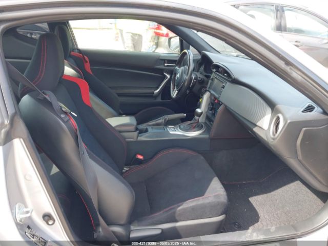 JF1ZNAA10F8711526 Scion FR-S