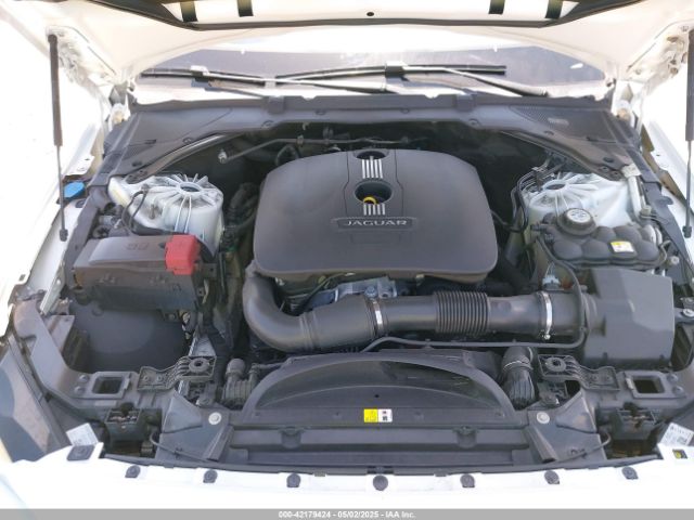 2017 JAGUAR XE SAJAR4BG3HA976695 Photo 9