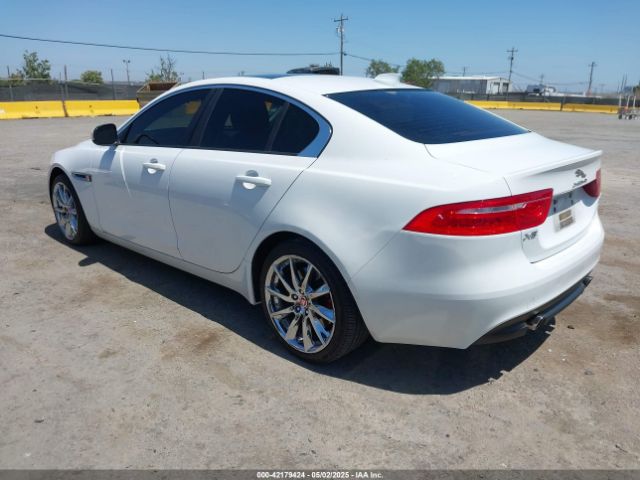 2017 JAGUAR XE SAJAR4BG3HA976695 Photo 2