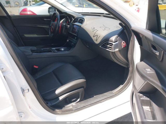 2017 JAGUAR XE SAJAR4BG3HA976695 Photo 4