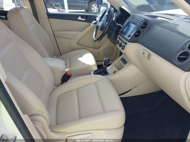 WVGAV7AX9HK001055 Volkswagen Tiguan 2.0t S