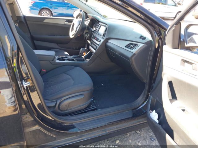5NPE24AF4KH735581 Hyundai SONATA SE