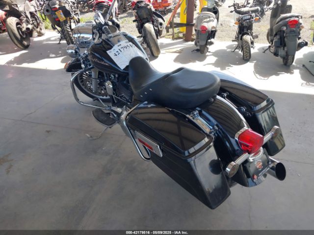 2011 HARLEY-DAVIDSON FLHR 1HD1FB41XBB606929 Photo 2