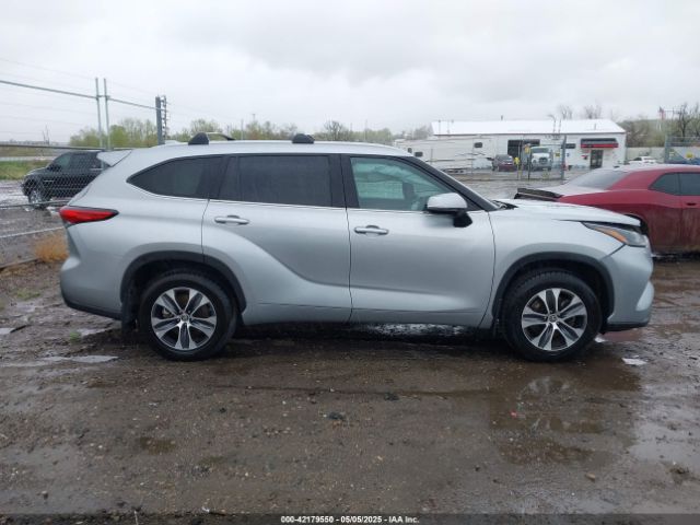 5TDHZRBH4NS597187 Toyota Highlander Xle