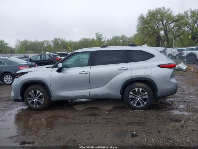 5TDHZRBH4NS597187 Toyota Highlander Xle