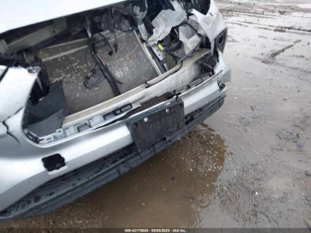5TDHZRBH4NS597187 Toyota Highlander Xle