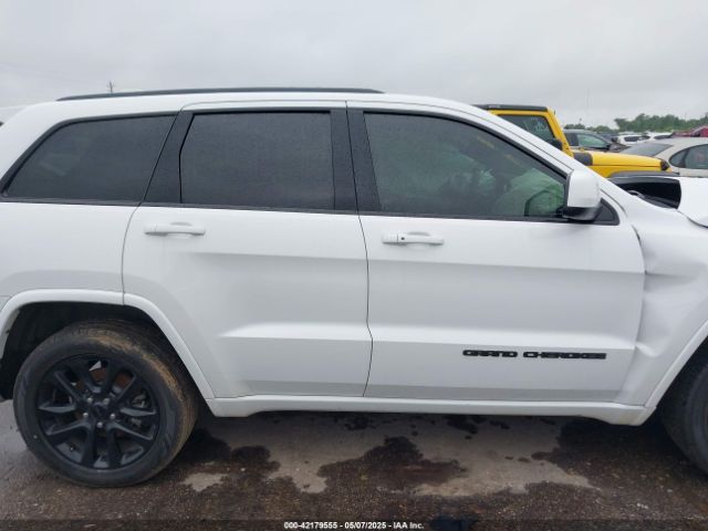 1C4RJEAG4MC597428 Jeep Grand Cherokee Laredo X 4x2