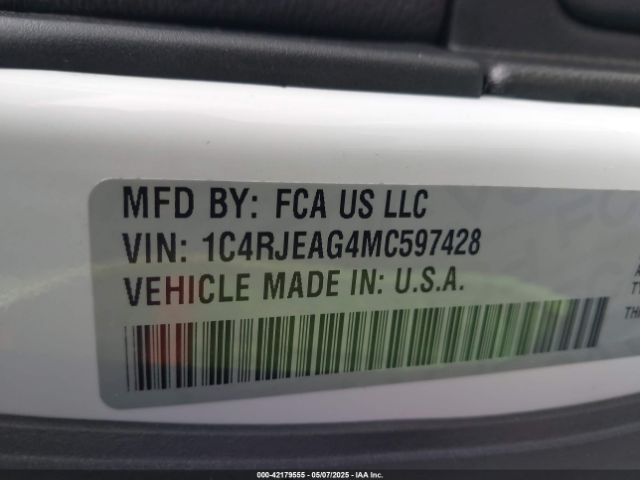 1C4RJEAG4MC597428 Jeep Grand Cherokee Laredo X 4x2
