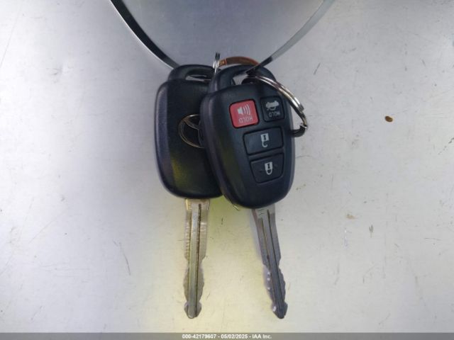 2T1BURHE3HC885121 Toyota COROLLA LE