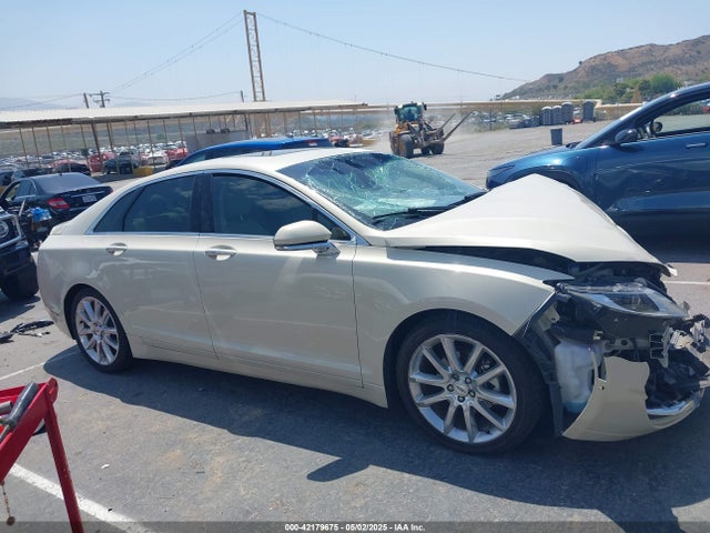3LN6L2LU4GR611098 Lincoln 2016