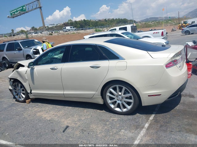 3LN6L2LU4GR611098 Lincoln 2016