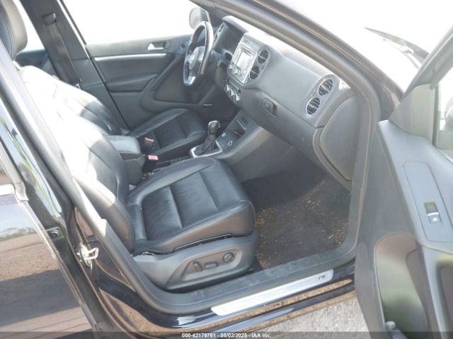 WVGAV3AX6EW099815 Volkswagen Tiguan R-line