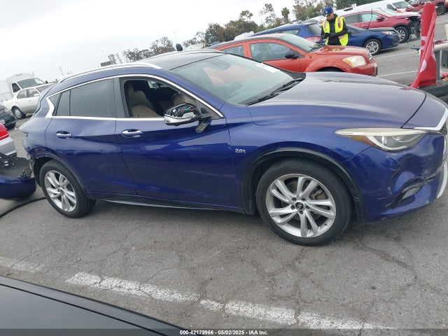 SJKCH5CP8JA046812 Infiniti Qx30 Premium