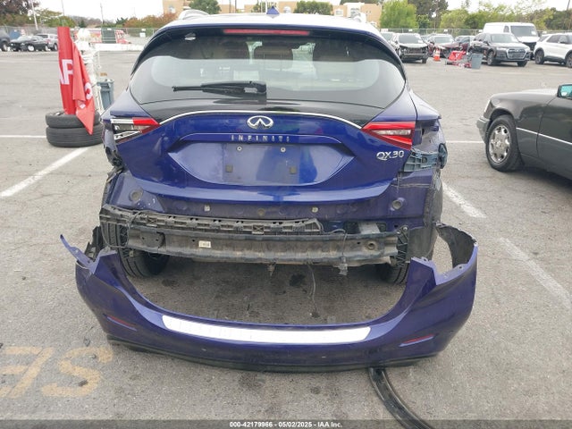 SJKCH5CP8JA046812 Infiniti Qx30 Premium