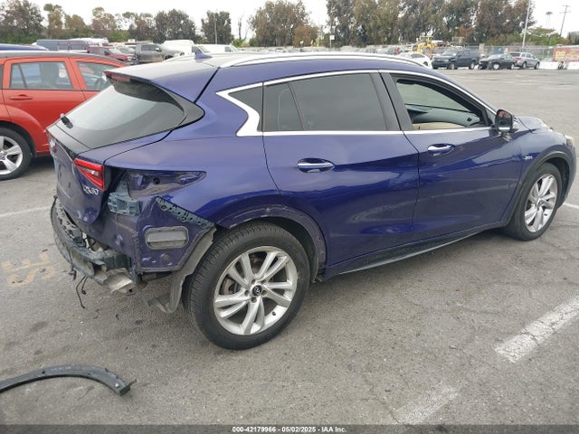 SJKCH5CP8JA046812 Infiniti Qx30 Premium