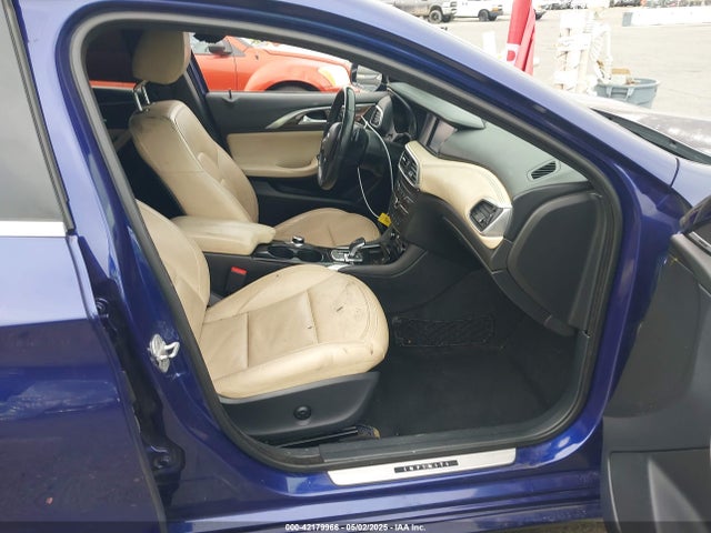 SJKCH5CP8JA046812 Infiniti Qx30 Premium