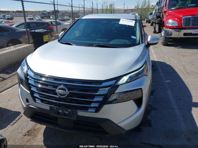 5N1BT3BA1RC696625 Nissan Rogue Sv Fwd
