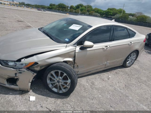 3FA6P0LU0KR155046 Ford Fusion Hybrid Se