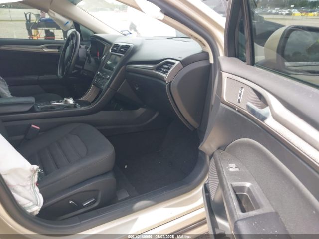 3FA6P0LU0KR155046 Ford Fusion Hybrid Se
