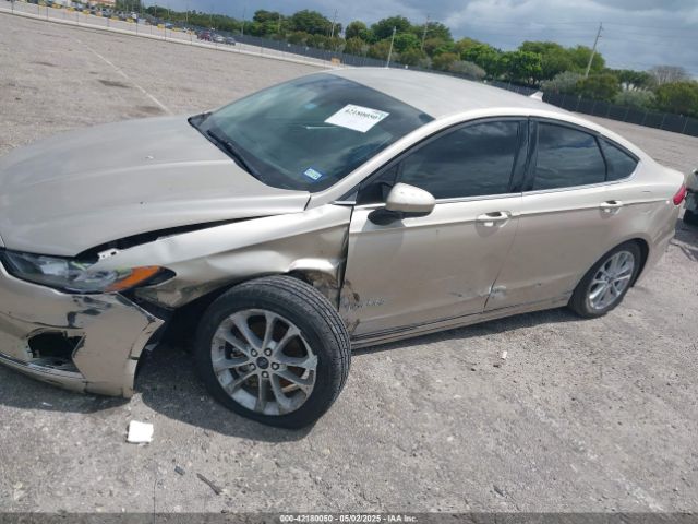 3FA6P0LU0KR155046 Ford Fusion Hybrid Se