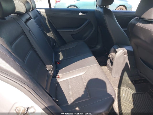 3VWD17AJ1EM445587 Volkswagen Jetta 1.8t Se