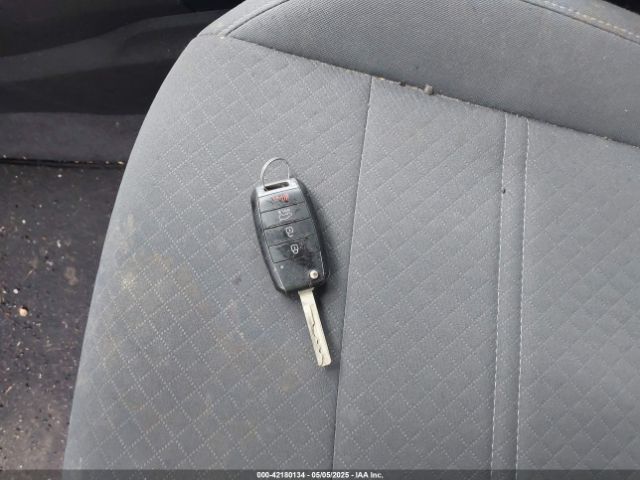 5XYPG4A37GG174923 KIA Sorento 2.4l Lx