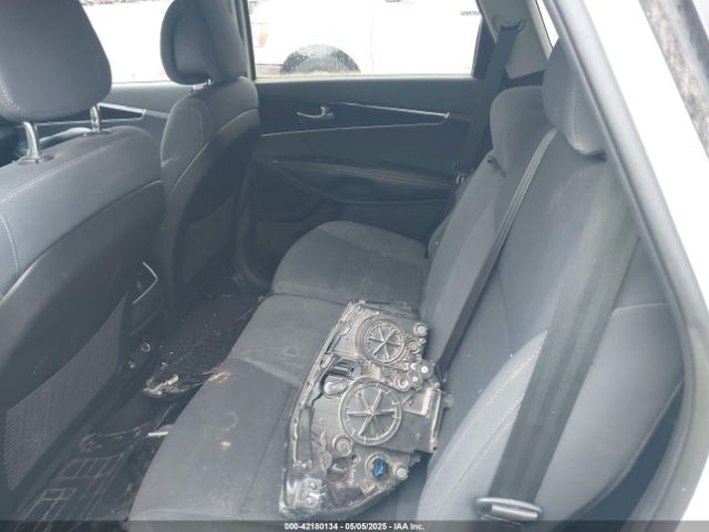 5XYPG4A37GG174923 KIA Sorento 2.4l Lx