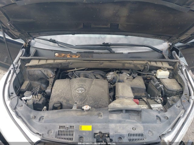 5TDKZRFH6JS539852 Toyota Highlander Xle
