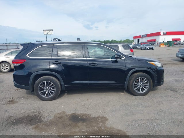 5TDKZRFH6JS539852 Toyota Highlander Xle
