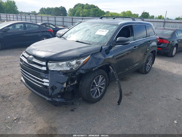5TDKZRFH6JS539852 Toyota Highlander Xle