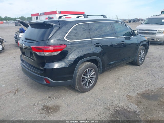 5TDKZRFH6JS539852 Toyota Highlander Xle