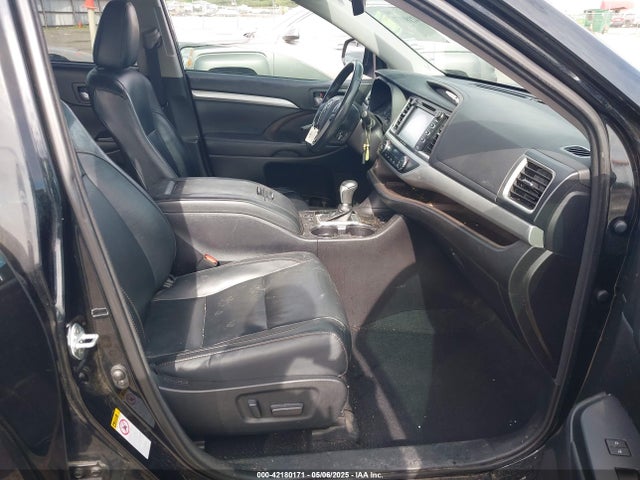 5TDKZRFH6JS539852 Toyota Highlander Xle