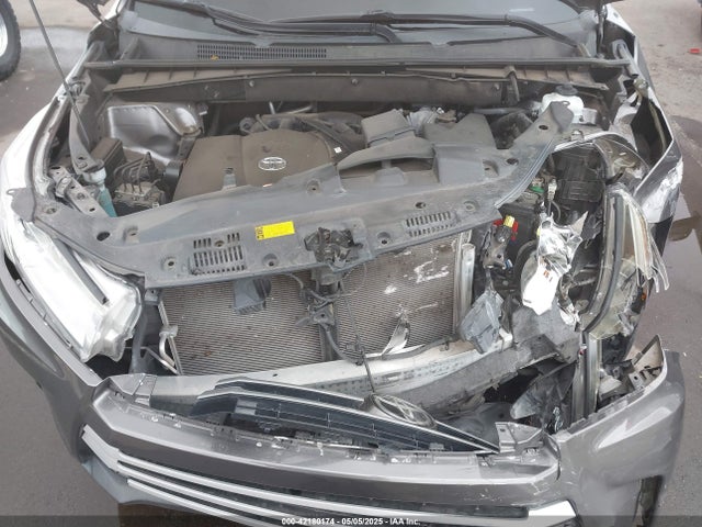 5TDKZRFHXKS567882 Toyota Highlander Xle