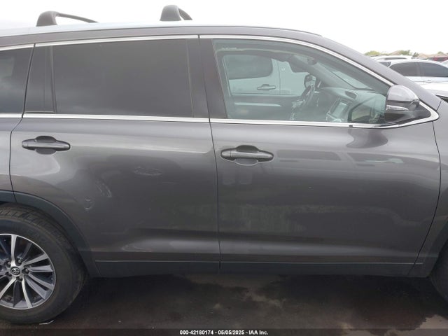 5TDKZRFHXKS567882 Toyota Highlander Xle