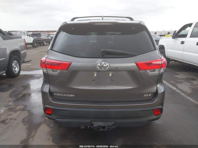 5TDKZRFHXKS567882 Toyota Highlander Xle