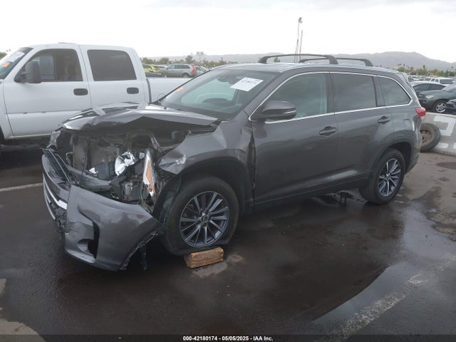 5TDKZRFHXKS567882 Toyota Highlander Xle