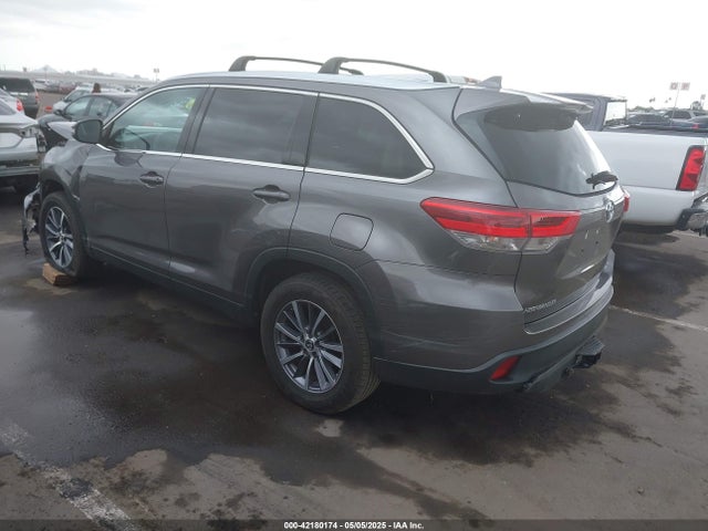 5TDKZRFHXKS567882 Toyota Highlander Xle