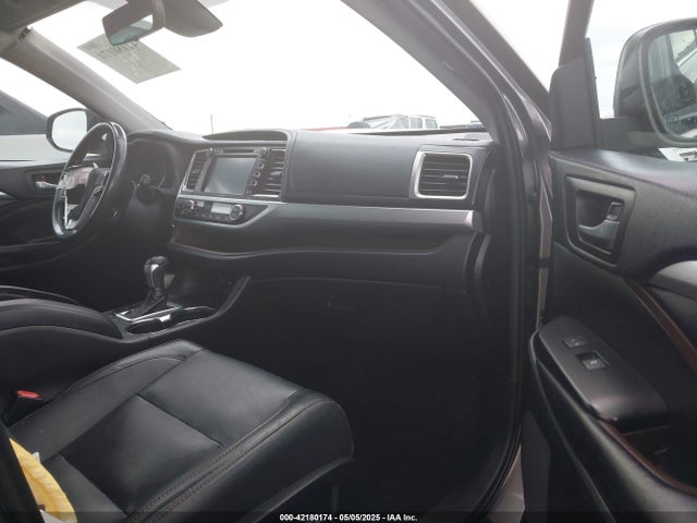 5TDKZRFHXKS567882 Toyota Highlander Xle