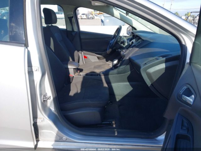1FADP3K23GL247119 Ford FOCUS SE