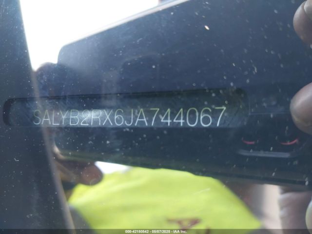 SALYB2RX6JA744067 Land Rover Range Rover Velar P250 S